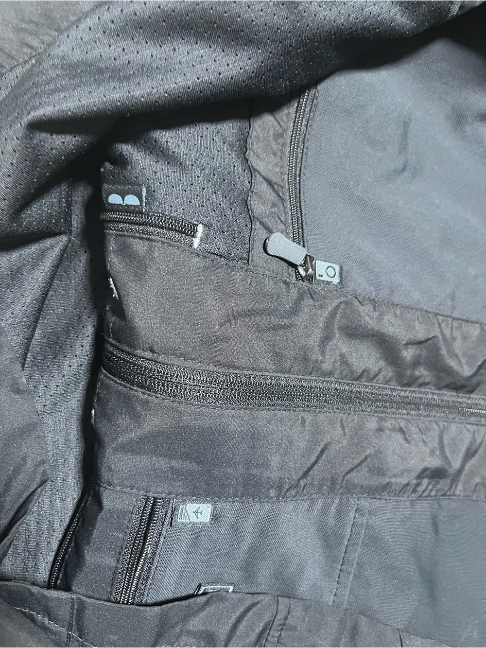 Scottevest Women’s Black Performance Travel Vest with Zippered Pockets, XL - Picture 6 of 9
